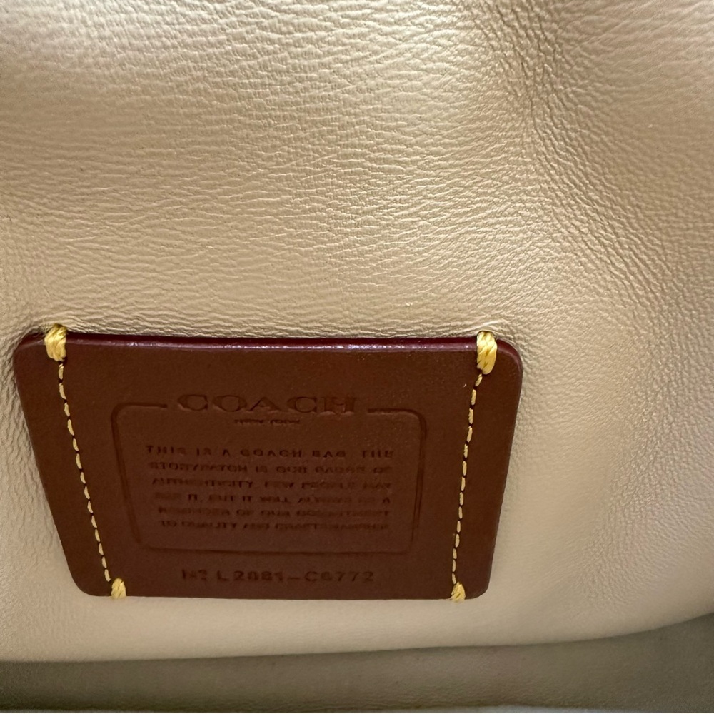 Coach Tabby Pillow 26 Hobo Bag Ivory Leather Adjustable Crossbody - Picture 12 of 13